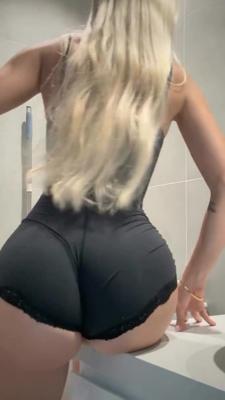 육덕 궁둥이로 걸터앉기 1