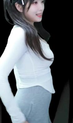 가슴에 점 위치가 ㄹㅇ 머꼴 포인트임 1