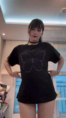 힘순찐 티셔츠 보여주다 노출해 버린 팬티 매끈 왁싱 Y존 1