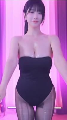 바니걸 복장 입은 그릴래영 아파트 1