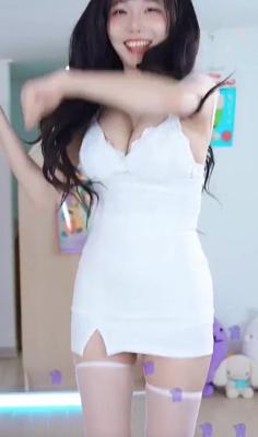 수련수련 보니까 D컵이 크긴 크네요 1