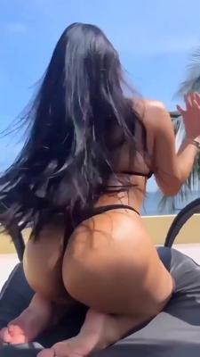 라틴녀를 만나야하는 이유 1